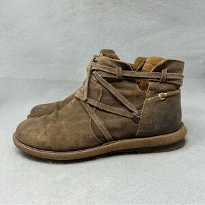BORN Women's Tarkiln Brown Distressed Ankle Boot Bootie Size US 7.5/EU 38.5